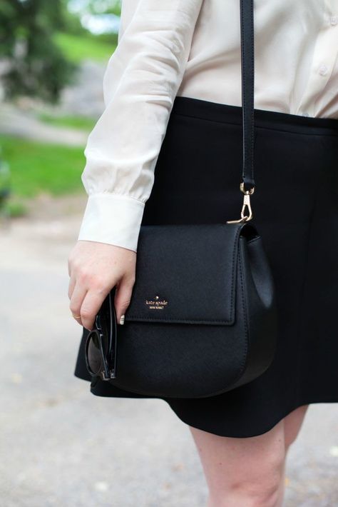 Kate Spade Designer, Types Of Handbags, Kate Spade Purse Black, Kate Spade Cameron Street, Kate Spade Crossbody Purse, Designer Totes, Black Purse, Black Shade, Kate Spade Purse