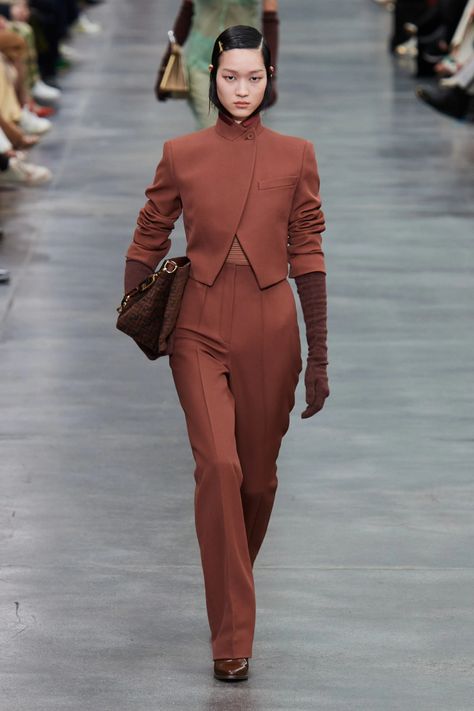 Fendi Fall 2022, Woman Suit Fashion, Fall 2022, Fashion Show Collection, Suit Fashion, Looks Style, Look Fashion, Classy Outfits, Modest Fashion