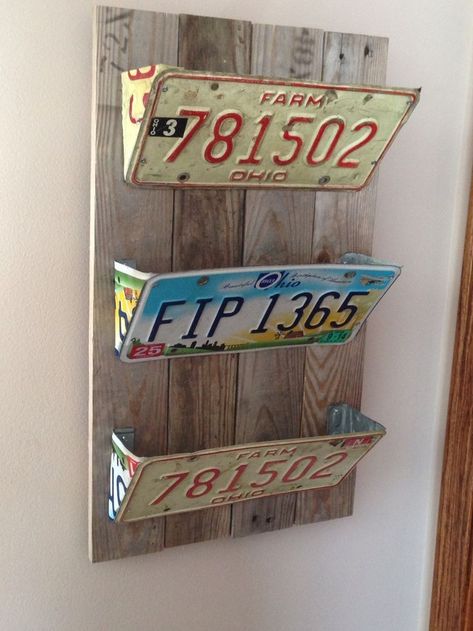 License Plates Diy, Diy Projects Garage, License Plate Decor, License Plate Crafts, Old License Plates, License Plate Art, Car Part Furniture, Diy Decoracion, Plates Diy