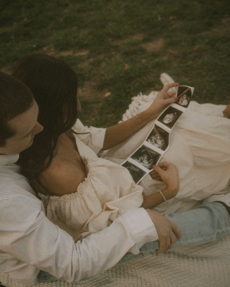 I absolutely love getting to capture sweet moments like these! this baby announcement/gender reveal session was so much fun & so sweet! I’m sure more will be shared from this session soon! #oklahomaphotographer #tulsaphotographer #babyannouncement #babyannouncementideas #ultrasound #familyphotography #familyphotographer #tulsafamilyphotographer Boho Gender Reveal Photoshoot, Indoor Gender Reveal Photoshoot, Simple Gender Reveal Photoshoot, Baby Sonogram Pictures Photo Ideas, Baby Reveal Ideas Photoshoot, Outdoor Gender Reveal Photoshoot, Maternity Pictures With Ultrasound, Maternity Announcement Photo Shoot Ideas, Maternity Shoot With Ultrasound