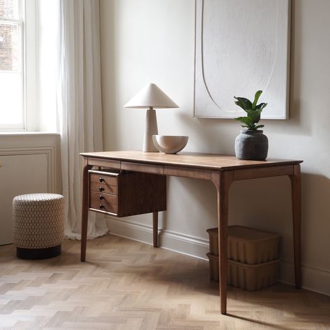 Desk With Side Drawers, Swoon Desk, Bedroom Desk Layout, Wooden Desk Ideas, Vintage Work Desk, Desk In Living Room Ideas, Desk In Dining Room, Japandi Desk, Desks With Drawers