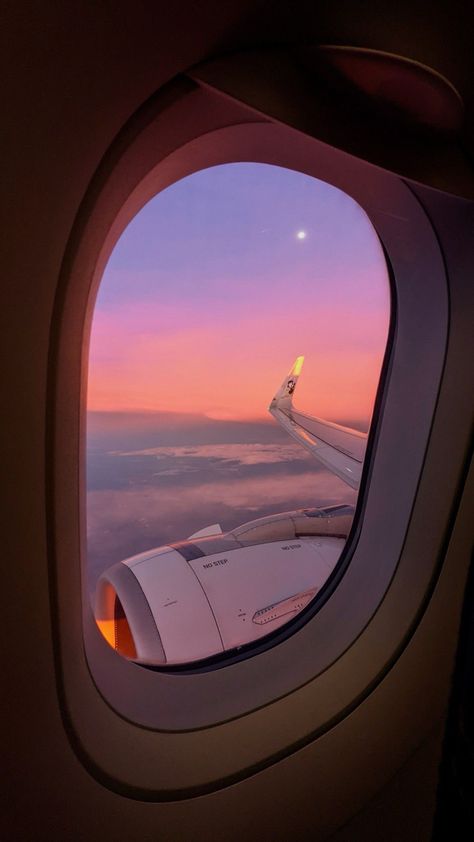 Daglig Motivation, Plane Window, Vision Board Images, Travel Picture Ideas, Vision Board Pictures, Airplane Window, Travel Pictures Poses, Pretty Landscapes, Sunset Pictures