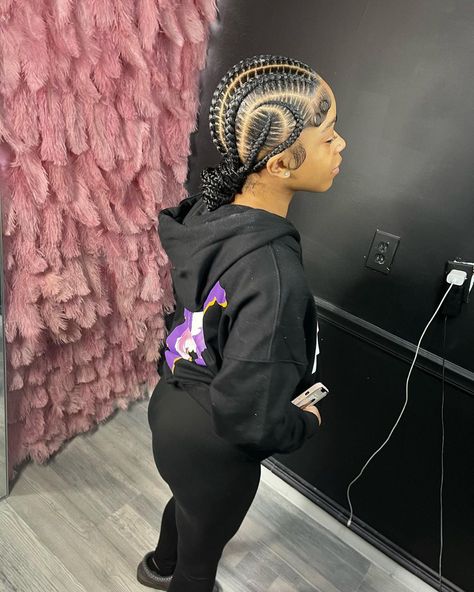 Short Lace Hairstyles, Braided To The Back Hairstyles, Straight Back Stitch Braids With Bun, Braid To The Back, Scalp Braids Bun, Fed In Braids Hairstyles, 6 Straight Back Feed In Braids With Design, Designer Stitch Braids, Feed Ins Into A Bun