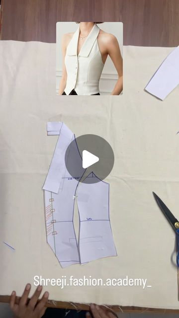 T Shirt Pattern Design, Basic Pattern Making, Pattern Making Fashion, Mermaid Skirt Pattern, Construction Fashion, Blouse Tutorial, Pattern Drafting Tutorials, Basic Dress Pattern, Clothing Pattern Design