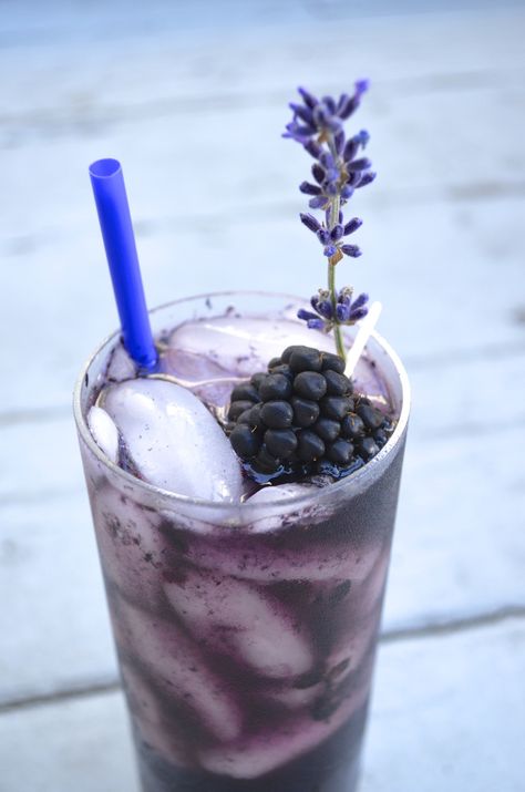 Spritzer Drink, Lavender Drink, Blackberry Lavender, Blackberry Cocktail, Lavender Cocktail, Day Cocktails, Kitchen Witch Recipes, Iced Drinks Recipes, Positive Person