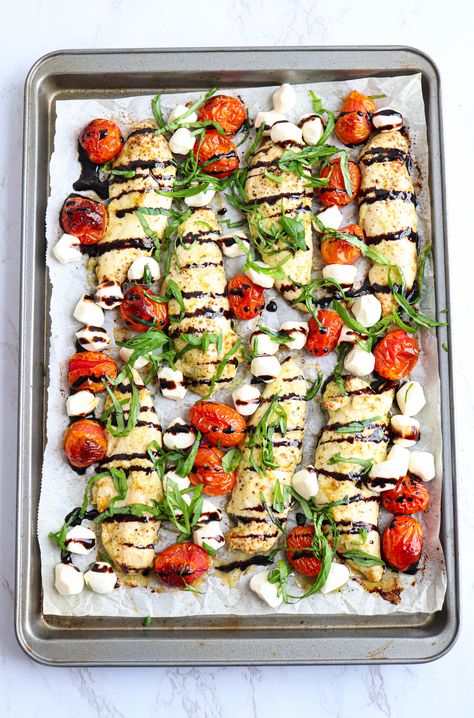 a cookie sheet lined with white paper with chicken tenders, cherry tomatoes, balsamic reduction, mozzarella and fresh basil One Sheet Recipes, Healthy Summer Sheet Pan Dinners, Single Pan Meals, Caprese Meal Prep, Healthy 1 Pan Dinners, Sheet Pan Meals For A Crowd, Super Easy Recipes Quick, High Protein Low Carb Sheet Pan Meals, March Dinner Ideas