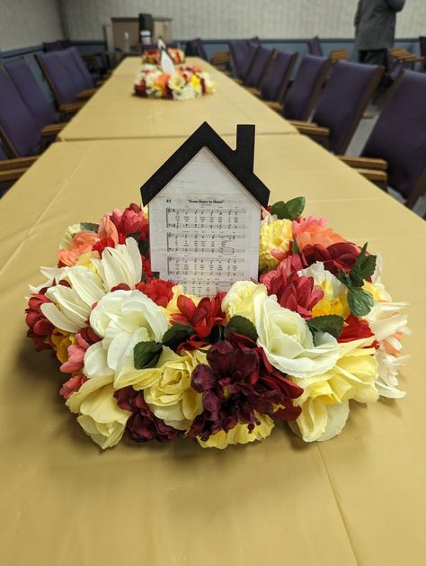 JW Pioneer lunch centerpiece Pioneer Themed Party, Pioneer Meeting Decorations, Jw Pioneer Party Ideas, Jw Party Ideas, Pioneer Party Ideas Jw, Jw Pioneer Dinner Ideas, Pioneer Dinner Ideas Jw, Congregation Gifts, Pioneer Meeting