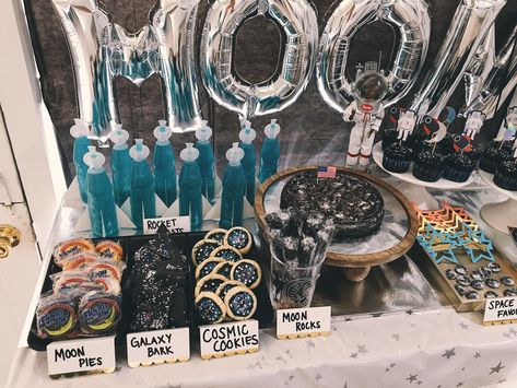 Two the Moon dessert table Space Party Outdoor, Space Themed Birthday Party Table, Two The Moon Outdoor Party, 2 The Moon Birthday Party Food, Space Themed Shower Ideas, Two To The Moon Birthday, Two The Moon Theme, To The Moon Party Theme, Two The Moon Dessert Table