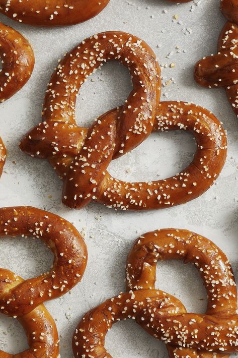 A pretzel recipe that won’t tie you in knots Oktoberfest Recipes, Baked Pretzels, Pretzel Dough, Pretzel Recipe, Oktoberfest Food, Quick Dip, Pretzels Recipe, Food Scientist, Savory Bread