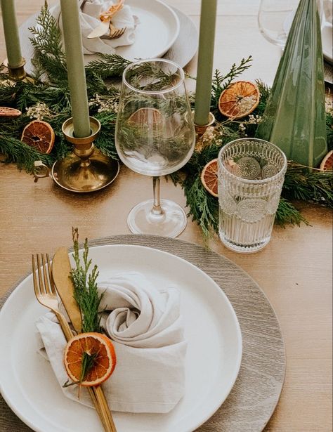 Napkin On Plate Setting, Dried Oranges Thanksgiving Table, Thanksgiving 2024 Tablescape, Gold Napkins Wedding Table Settings, Dried Orange Tablescape, Thanksgiving Tablescapes 2024, Gold Flatware Table Setting, Christmas Napkin Folding Ideas, Hosting Era