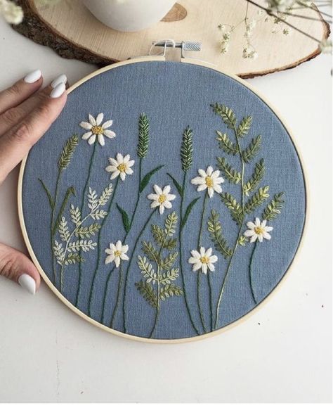 Emrodari Design, Embroidery On Blue Fabric, Embroidery Jeans Diy, Cushion Embroidery, Garden Embroidery, Embroidery Lessons, Diy Embroidery Patterns, Embroidery Stitches Tutorial, Pola Sulam