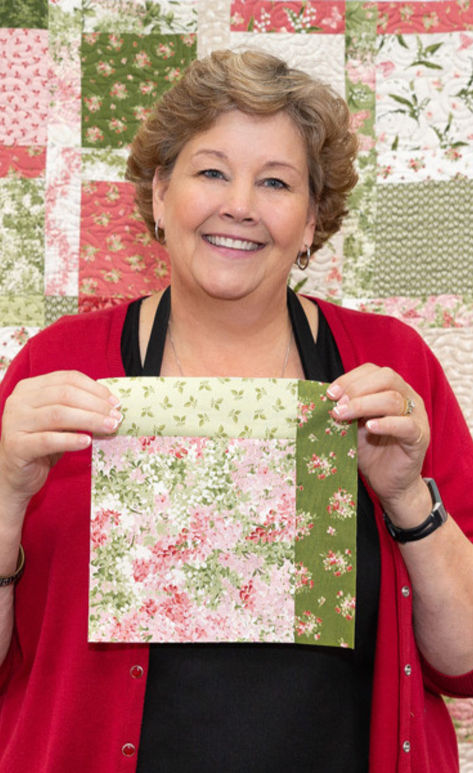 Save this Free Easy Building Blocks Quilt Tutorial! Jenny Doan demonstrates how to make a quick and easy Building Blocks quilt using 10 inch squares of precut fabric (layer cakes). Quilt Pattern 10 Inch Squares, 3 Fabric Quilt Blocks, Building Block Quilt Pattern, Quilts With 5 Inch Squares Patterns, Block Quilt Patterns Easy, Timeless Treasures Quilt Patterns, Christmas Quilt Blocks Easy, Square Quilt Patterns Easy Free, 10x10 Square Quilt Pattern