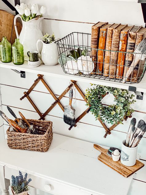 #farmhouse #farmhousedecor #farmhouseideas #decor #farmhousestyle Farm Home Decor Farmhouse Style, Kitchen Shelving Ideas Farmhouse Style, Spring Cabin, Accordion Rack, Vintage Country Decor, New Bedroom Ideas, Farmhouse Antiques, Vintage Decorating Ideas, Farmhouse Office Decor