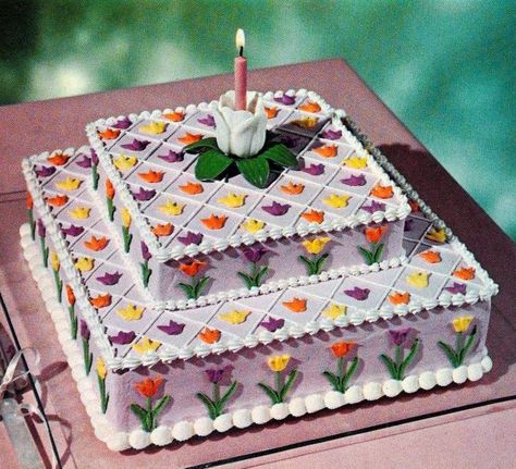 Beautiful vintage Wilton cake decorating ideas & inspiration from the 70s & 80s 8 1980s Cake, 70s Cake, Cake Decorating Books, Birthday Cake Decorating Ideas, Vintage Cakes, Wilton Cake Decorating, Festive Dinner, Buttercream Cakes, Cake Decorating Ideas