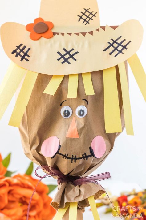 Paper Bag Scarecrow, Fun Fall Crafts For Kids, Scarecrow Craft, Diy Scarecrow, September Crafts, Preschool Crafts Fall, Scarecrow Crafts, Kids Fall Crafts, Construction Paper Crafts