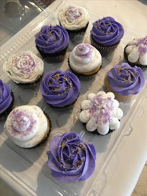 Purple, white and gold cupcakes made by Play Date Cupcakes in Hawaii. 19 Birthday Cupcakes, Purple Cupcakes Aesthetic, Purple And Gold Desserts, Euphoria Cupcakes, Purple Gold Cupcakes, Speak Now Cupcakes, Purple Birthday Cupcakes, Purple And White Cupcakes, Cupcakes Sweet 16