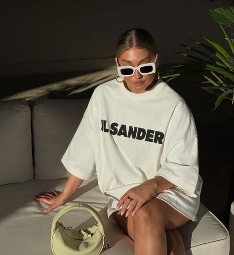 Jill Sander, Oversized Aesthetic, Summer Outfits For Teens, Fall Fits, Tshirt Outfits, T Shirt Oversized, College Outfits, Jil Sander, Outfits For Teens