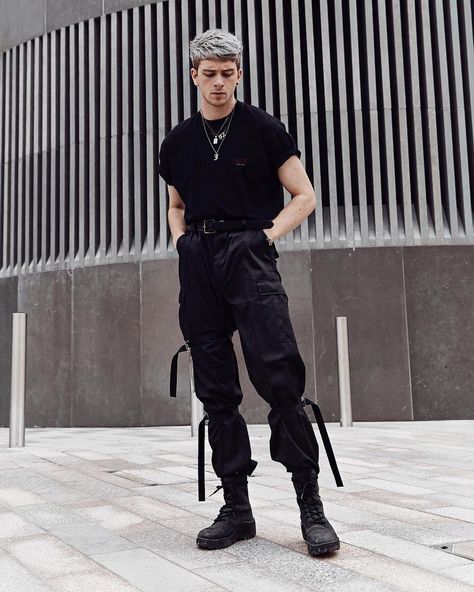 Alternative Fashion Men, Techno Outfit, Black Outfit Men, Masc Outfits, Techwear Fashion, Alt Outfits, Mia 3, Mens Fashion Classy, Stylish Mens Outfits