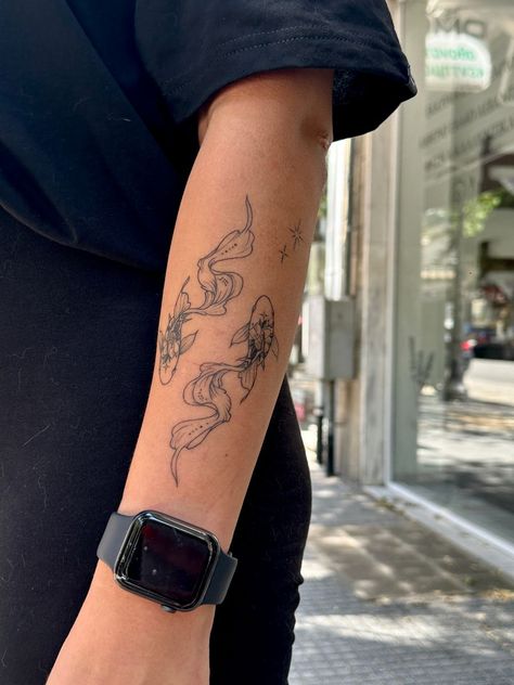 japanese tattoo designs Around Arm Tattoo, Wrap Around Tattoo, Tato Minimal, Wrap Tattoo, Upper Arm Tattoos, Koi Fish Tattoo, Fish Tattoo, Small Hand Tattoos, Small Tattoos For Guys