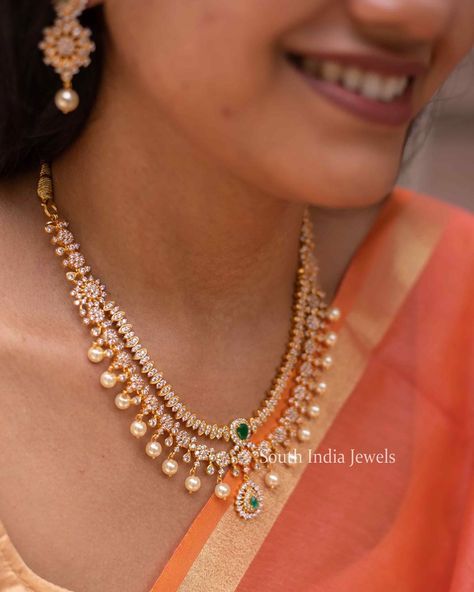 Haaram Designs, Pearl Earrings Designs, Short Necklaces, Gold Jewelry Outfits, Diamond Pendants Designs, Antique Gold Jewelry Indian, Gold Jewelry Simple Necklace, Diamond Necklace Designs, Gold Necklace Indian Bridal Jewelry