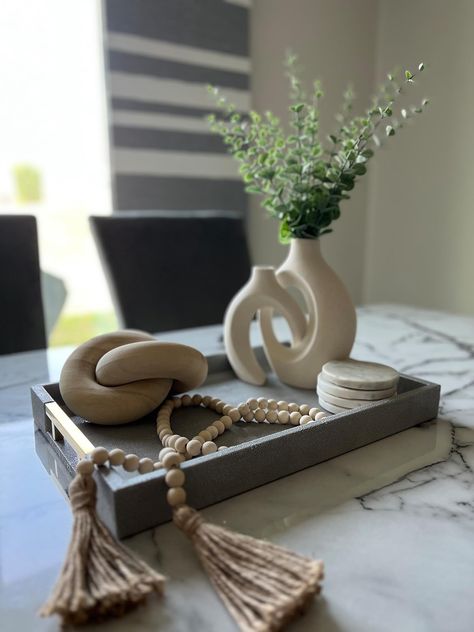 Check out this photo from kmelody_ Living Room Simple Ideas, Room Simple Ideas, Ottoman Decor Living Room, Farmhouse Living Room Coffee Table, Wood Tray Decor, Modern Table Centerpieces, Coffee Table Decor Tray, Knot Decor, Kitchen Table Centerpiece