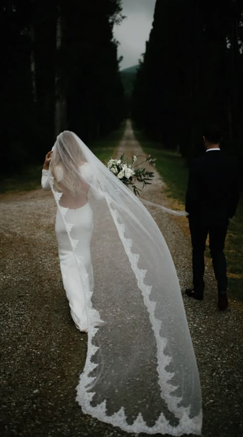 Lace Wedding Veil, Wedding Veils Lace, Italian Wedding, Dreamy Wedding, Wedding Mood, Wedding Veils, Wedding Veil, Wedding Pics, Dream Wedding Dresses