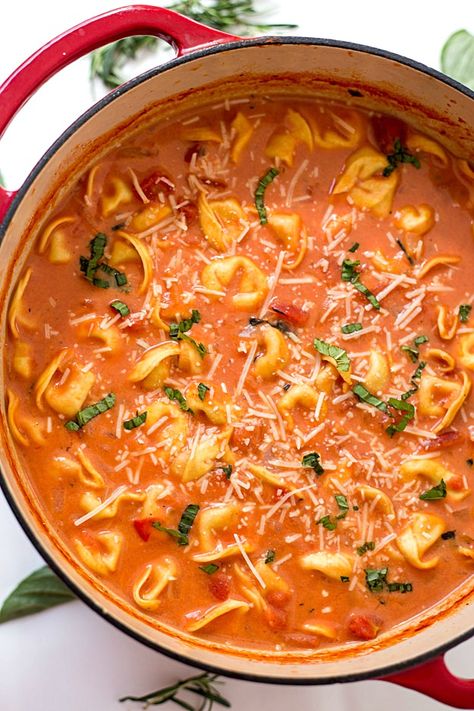 One-Pot Creamy Tomato Tortellini Soup Recipe - The EASIEST homemade creamy tomato tortellini soup made from scratch! Loaded with fresh herbs, diced tomatoes, and three-cheese tortellini! So easy you can even make it in your slow cooker! Creamy Tomato Tortellini Soup, Creamy Tomato Tortellini, Tomato Tortellini, Tomato Tortellini Soup, Friday Dinner, Tortellini Recipes, Best Soup Recipes, Tortellini Soup, Cheese Tortellini