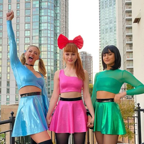 <i>Riverdale</i>'s Lili Reinhart, Camila Mendes and Madelaine Petsch Channel Powerpuff Girls for Halloween Three Person Costumes, Powerpuff Kızları, Powerpuff Girls Costume, Trio Costumes, Costume Carnaval, Cute Group Halloween Costumes, Matching Halloween Costumes, Trio Halloween Costumes, Hot Halloween Outfits