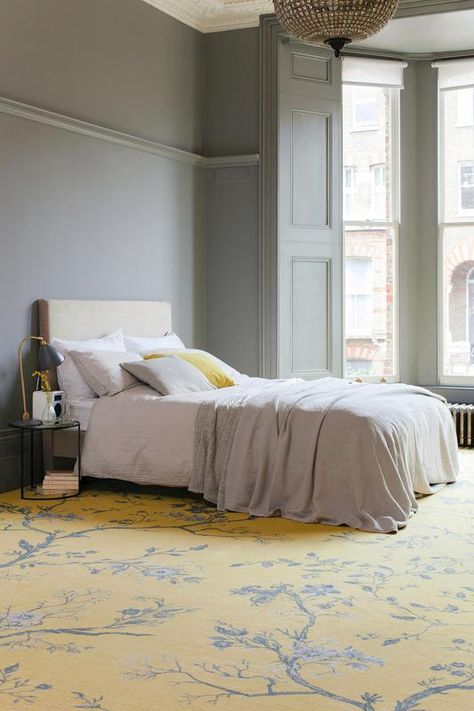 Pale Yellow Bedding, Colourful Bedrooms, Bedroom Ideas Yellow, Carpet Interior Design, Parisian Style Bedroom, Bedroom Yellow, Gray Room, Yellow Carpet, Yellow Bedding