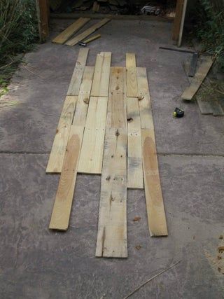 Pallet Halloween Coffin Decoration : 4 Steps (with Pictures) - Instructables Pallet Coffin, Upcycled Halloween Decorations, Halloween Coffin Decoration, Coffin Diy, Pallet Halloween Decorations, Coffin Decoration, Halloween Apothecary Labels, Coffin Decor, Pallet Halloween