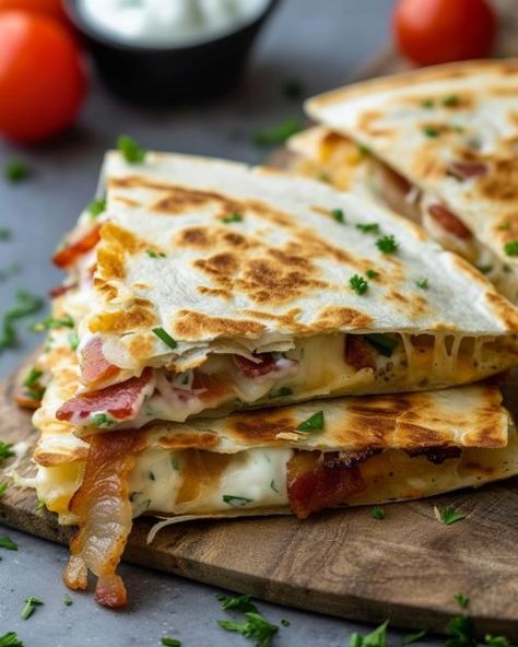 I swear I can eat this every day for lunch or dinner! Easy Dinner Recipes Quesadilla, Quesadilla Dinner Ideas, Dinner Recipes Quesadilla, Simple Light Lunch Ideas, Quesadilla Appetizers, Lunch Quesadilla Recipes, Crab Quesadilla, Healthy Food Dishes Dinners, Simple Quesadilla Recipes