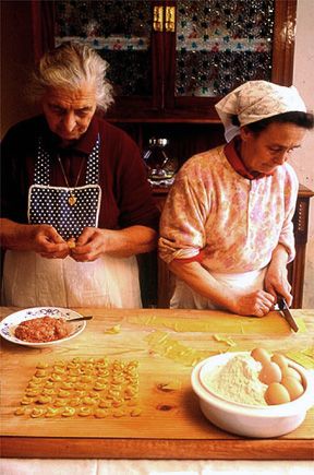 Cooking Lentils, Making Pasta, Italian Heritage, Cooking Lessons, Italian Cooking, Foods Delivered, Homemade Pasta, Tortellini, Bologna