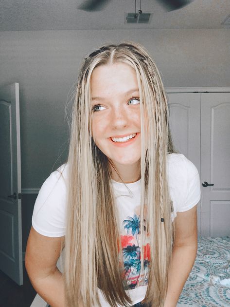 Hair With Two Small Braids, Straight Hair With Braid, Straight Prom Hair, Easy Straight Hairstyles, Basic Hairstyles, Half Updo Hairstyles, Prom Hairstyles For Short Hair, Braid Hairstyle, Small Braids