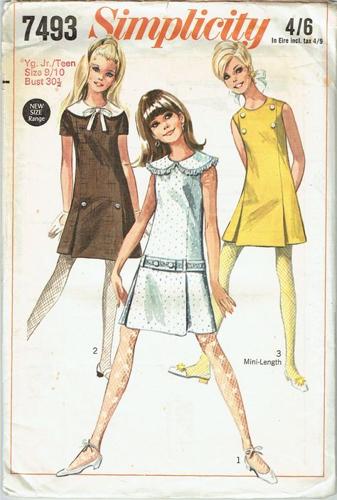 Vintage 1960s sewing pattern to make a young junior/teens dress in 2 lengths. The dress has pleats in the side front seams, as well as a slightly lowered round neckline and a back zipper. Views 1 and 2 have two-piece collars. Views 1 and 3 are sleeveless. View 1 is regular length, lined, trimmed with lace and has a self fabric belt slipped through carriers and worn below the normal waistline. View 2 is also regular length and has short set-in sleeves, a contrasting collar and a bow and button tr Vintage Sewing Patterns, Sewing Patterns, Vintage Sewing, Boho Sewing, Love Sewing, Retro Pattern, Learn To Sew, Sewing Ideas, Sewing Pattern