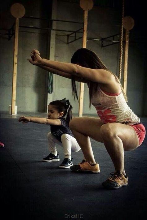 Busy Mom Workout Schedule, Mom Workout Schedule, How To Do Squats, Busy Mom Workout, Kids Workout, Fit Family, Crossfit At Home, Street Workout, Workout Schedule