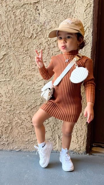 Baby Style Girl Outfits, Toddler Fashion Girl, Baby Outfits Girl, Baby Girls Outfits, Stylish Kids Fashion, Stylish Baby Girl Outfits, Kids Outfits Daughters, Shoveling Snow, African Dresses For Kids