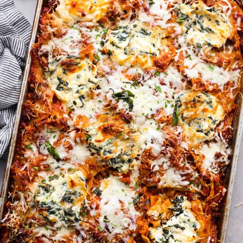 Easy Sheet Pan Lasagna | The Recipe Critic Spinach Ricotta Lasagna, Sheet Pan Lasagna, Ground Beef And Italian Sausage, Ricotta Lasagna, Pan Lasagna, The Recipe Critic, Sheet Pan Dinners Recipes, Vegetable Lasagna, Recipe Critic