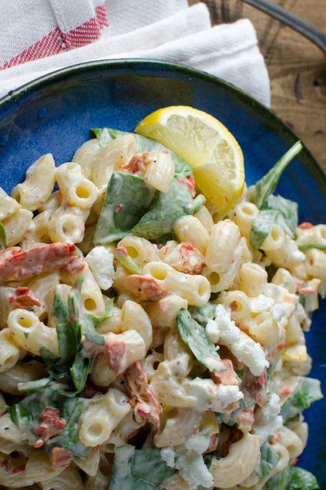 Salmon Macaroni Salad, Hardy Meals, Pasta Salad With Spinach, Seafood Salad Pasta, Hawaiian Macaroni Salad, Smoked Salmon Recipes, Goat Cheese Recipes, Summer Eating, Macaroni Salad