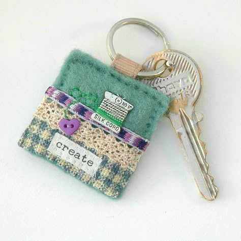 Key Crafts, Scrap Fabric Crafts, Scrap Fabric Projects, Fabric Brooch, Paisley Fabric, Felt Embroidery, Scrap Fabric, Slow Stitching, Sewing Gifts