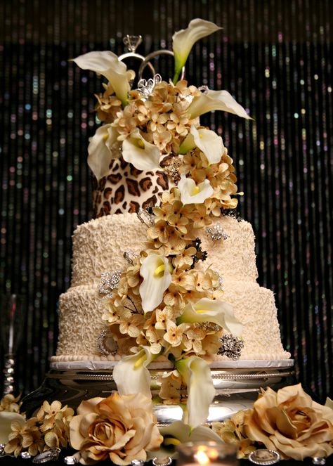 This is my wedding cake!  Leopard center with Flowers and Brooches going all the way down it!!!!  It was just Beautiful!!! Jungle Wedding Theme, Leopard Wedding, Jungle Wedding, Safari Wedding, Brooch Wedding, Safari Theme Party, Safari Party, Cheetahs, Just Beautiful