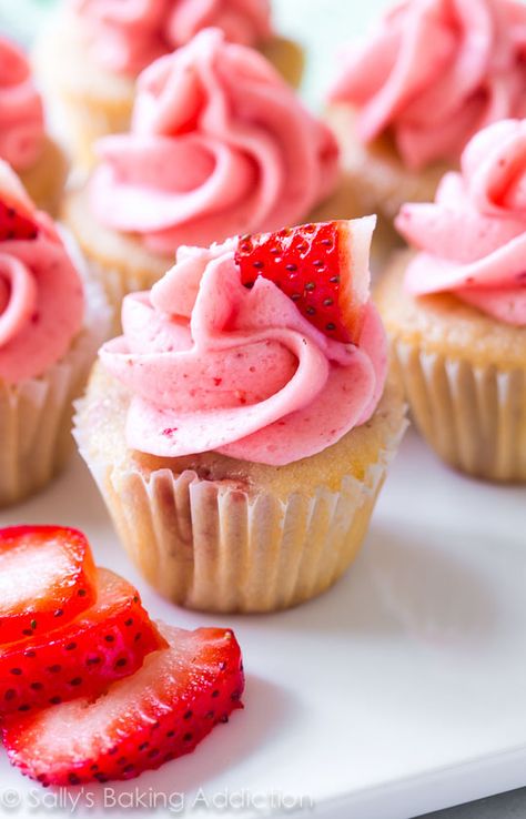 Soft and fluffy strawberry cupcakes with creamy strawberry buttercream frosting. Make them in mini size, too! Strawberry Buttercream Frosting, Savory Cakes, Strawberry Buttercream, Lemon Cupcakes, Strawberry Lemon, Strawberry Cupcakes, Low Fodmap Recipes, Yummy Cupcakes, Savoury Cake