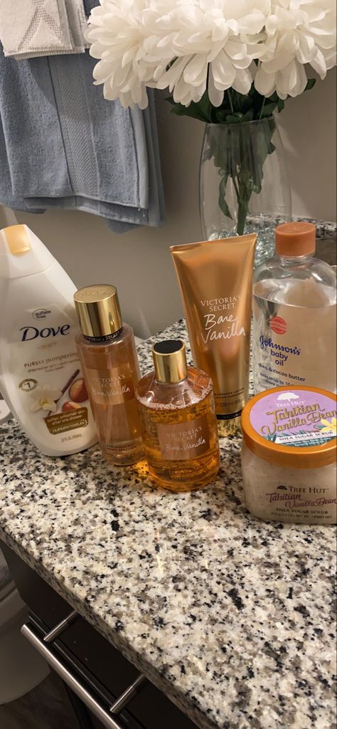 If you love vanilla, use these together! You’ll love it🥰 Smell Good Asthetic, Vanilla Shower Products, Good Hygiene Aesthetic, Aesthetic Lotion, Profumo Victoria Secret, Scent Combos, Pampering Routine, Body Hygiene, Hygiene Care