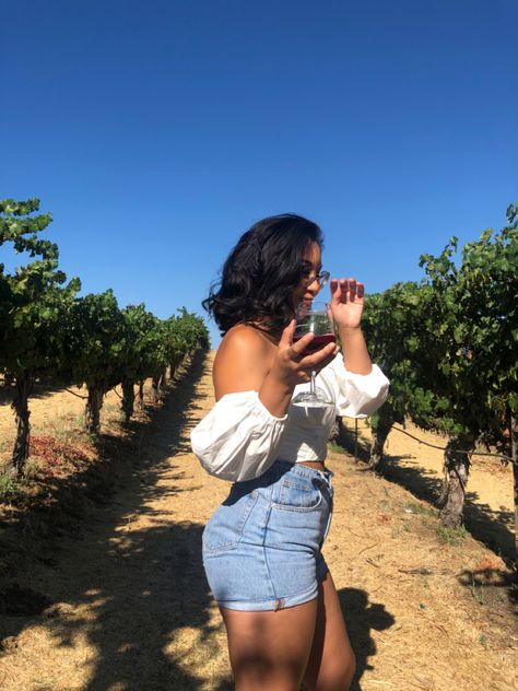 Wine Vineyard Outfit Black Women, Winery Outfit Spring Black Women, Black Women Winery Outfits, Wine Farm Outfit Summer, Winery Outfit Summer Black Women, Temecula Outfit Wine Tasting, Wine Tasting Outfit Casual, Casual Winery Outfit Spring, Wine Tasting Outfit Black Women