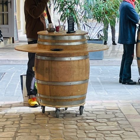 Wine Barrel Bar Table, Outdoor Couch Diy, Outdoor Dinner Table, Whiskey Barrel Bar, Wine Barrel Bar, Wine Barrel Table, Whiskey Barrel Furniture, Barrel Projects, Barrel Bar