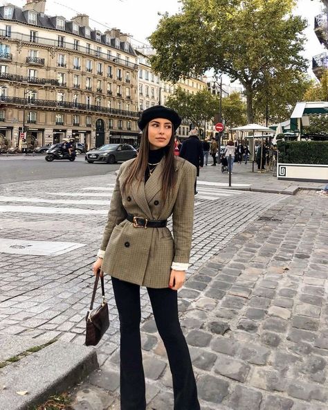 Baret Outfit, Vinter Mode Outfits, Parisian Outfits, Winter Fashion Outfits Casual, Europe Outfits, Outfit Chic, Paris Mode, Paris Outfits, Chic Outfit