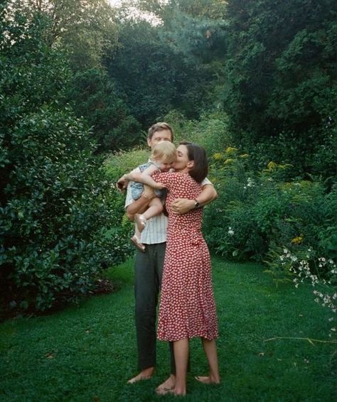 Non Posed Family Photography, Family Photoshoot Garden, Family Film Photos, Ethereal Family Photoshoot, Botanical Garden Family Photoshoot, 70s Family Photos, Non Traditional Family Photos, Family Film Photography, Family Garden Photoshoot