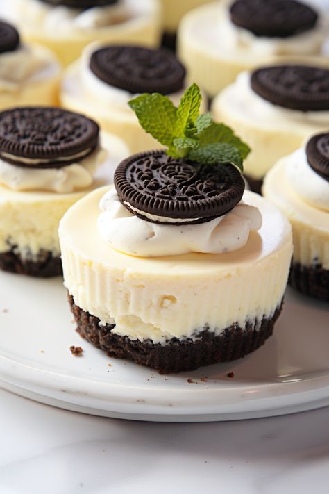 Oreo Crust Mini Cheesecake, Mini Cheesecakes With Oreo Crust, White Chocolate Mini Cheesecakes, Oreo Mini Cheesecake, Snacks For One, Dessert Recipes Easy Cake, Oreo Crust Recipe, Cheesecake Cream Cheese, Oreo Crust Cheesecake