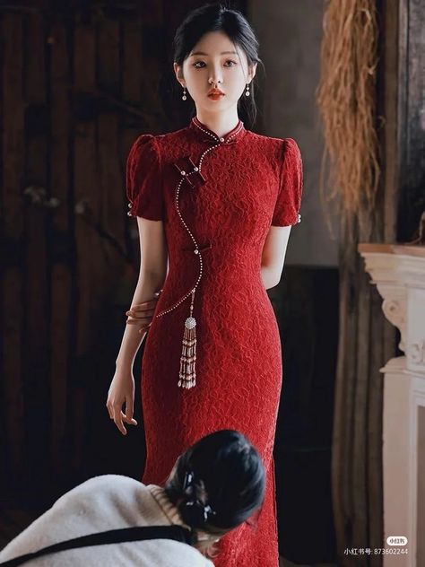 Chinese Elegant Dresses, Qipao Modern, Chinese Wedding Dress Traditional, Asian Traditional Fashion, Split Dresses, Chinese Fancy Dress, Kaftan Designs, Chinese Style Dress, Sparkle Wedding Dress