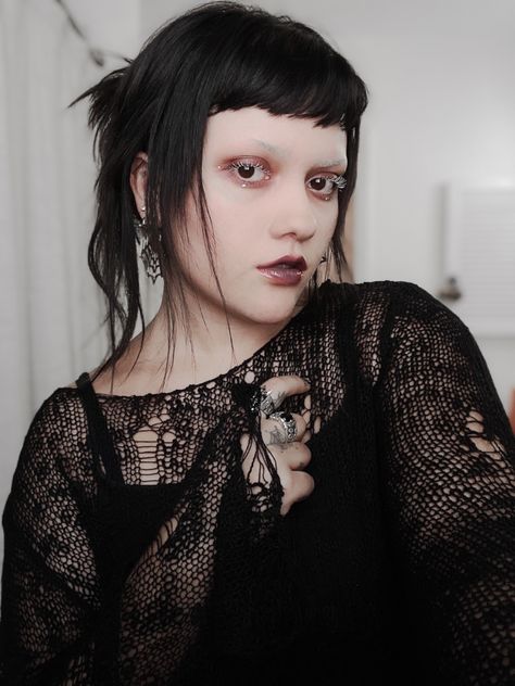 White mascara makeup look #whitemascara #makeup #bleachedbrows #shavedbrows #makeuplook #gothic White Mascara Makeup Looks, Southern Gothic Makeup, Neutral Goth Makeup, Deathcore Makeup, White Mascara Makeup, White Mascara Looks, White Goth Makeup, Goth Wedding Makeup, Mascara Makeup Look