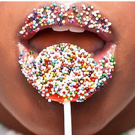 Lollipop Lips, Candy Makeup, Candy Lips, Candy Necklace, Sweet Lips, Art Kawaii, Candy Necklaces, Ice Cream Candy, Candy Girl